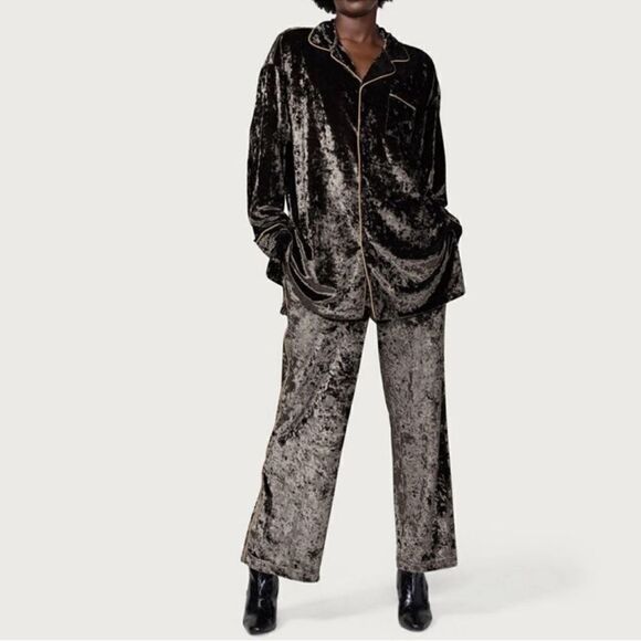 Honor the Gift Olive Green Velvet Pants
Set(Size XS) - Picture 1 of 13